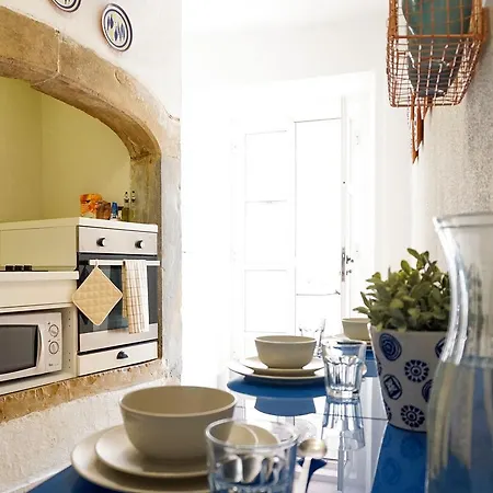 Апартаменти Combro By Patio 25 *