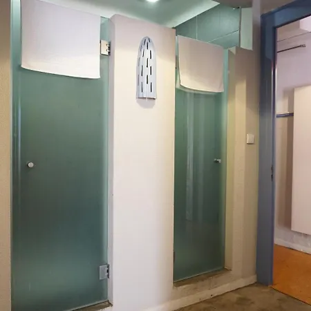 康布罗天井25号公寓 *